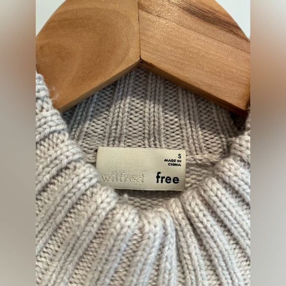 Aritzia Wilfred Free Merino Wool Cropped Turtleneck Sweater - Picture 4 of 4
